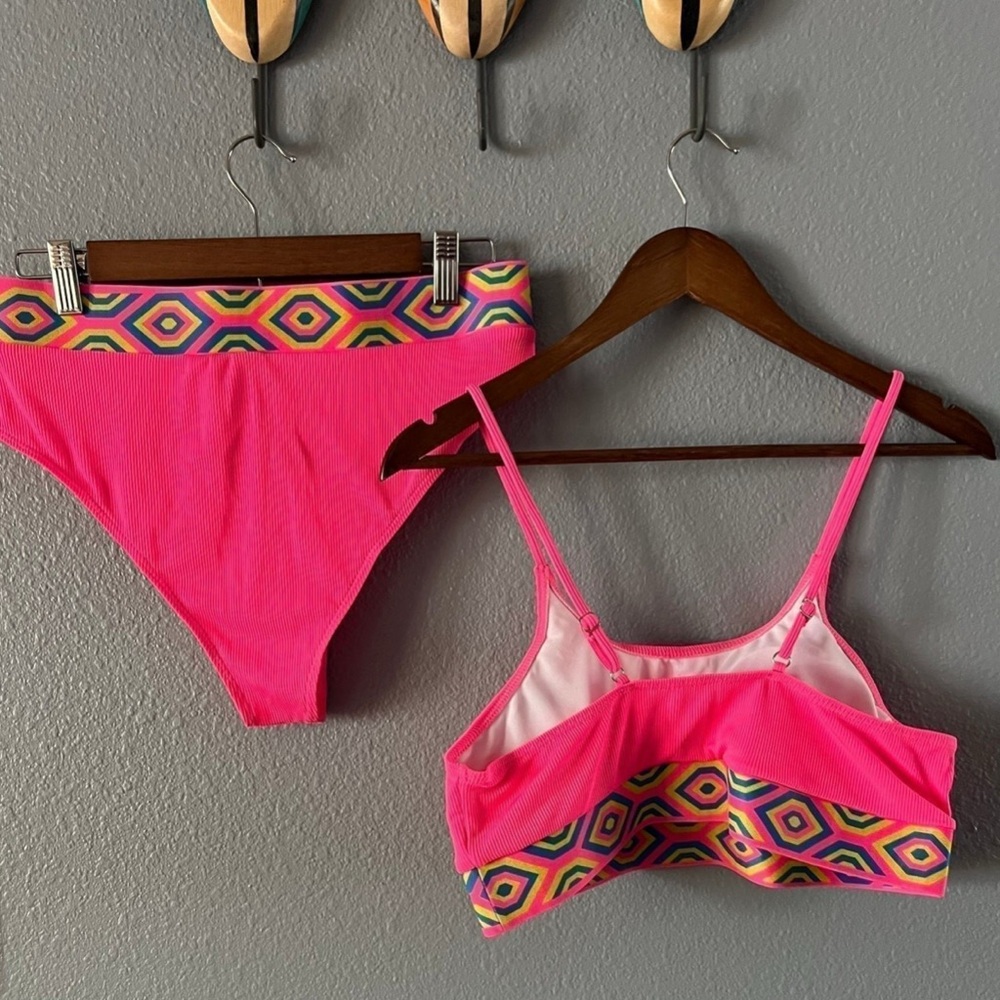 2pc Bathing suit hot pink with Geometric print new size 14 - Picture 3 of 5